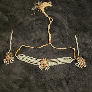 Elegant Pearl and Gold Jewelry Set. The earrings are with Sahara .